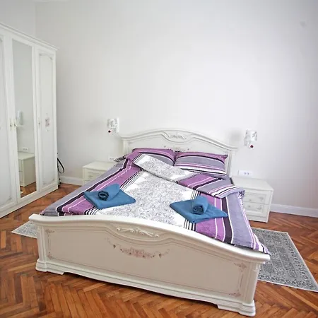 Center Queen Skadarlija Apartment