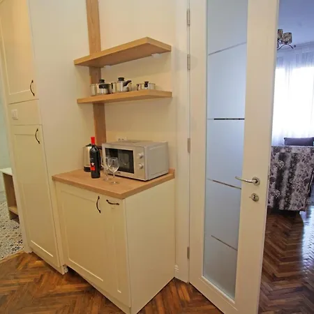 Center Queen Skadarlija *